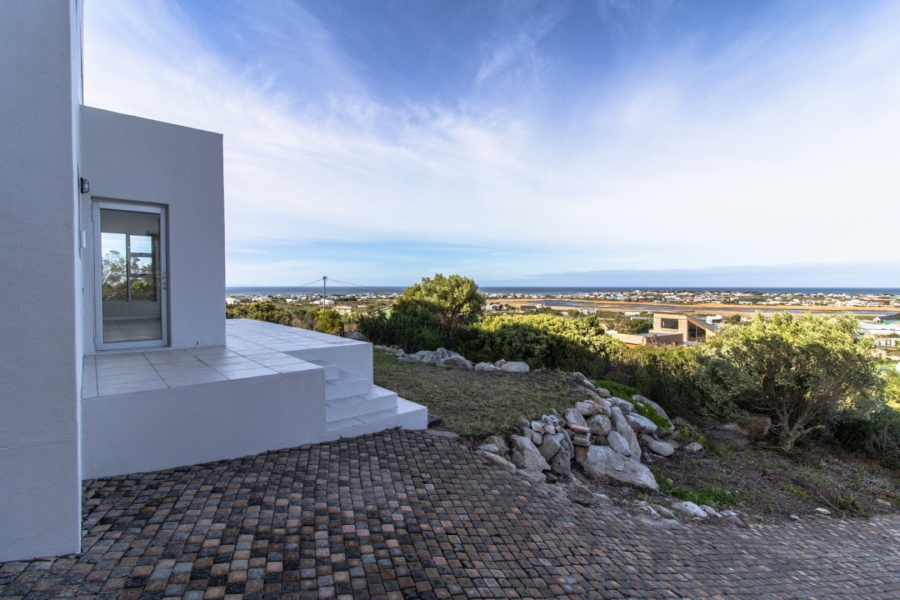 To Let 6 Bedroom Property for Rent in Bettys Bay Western Cape